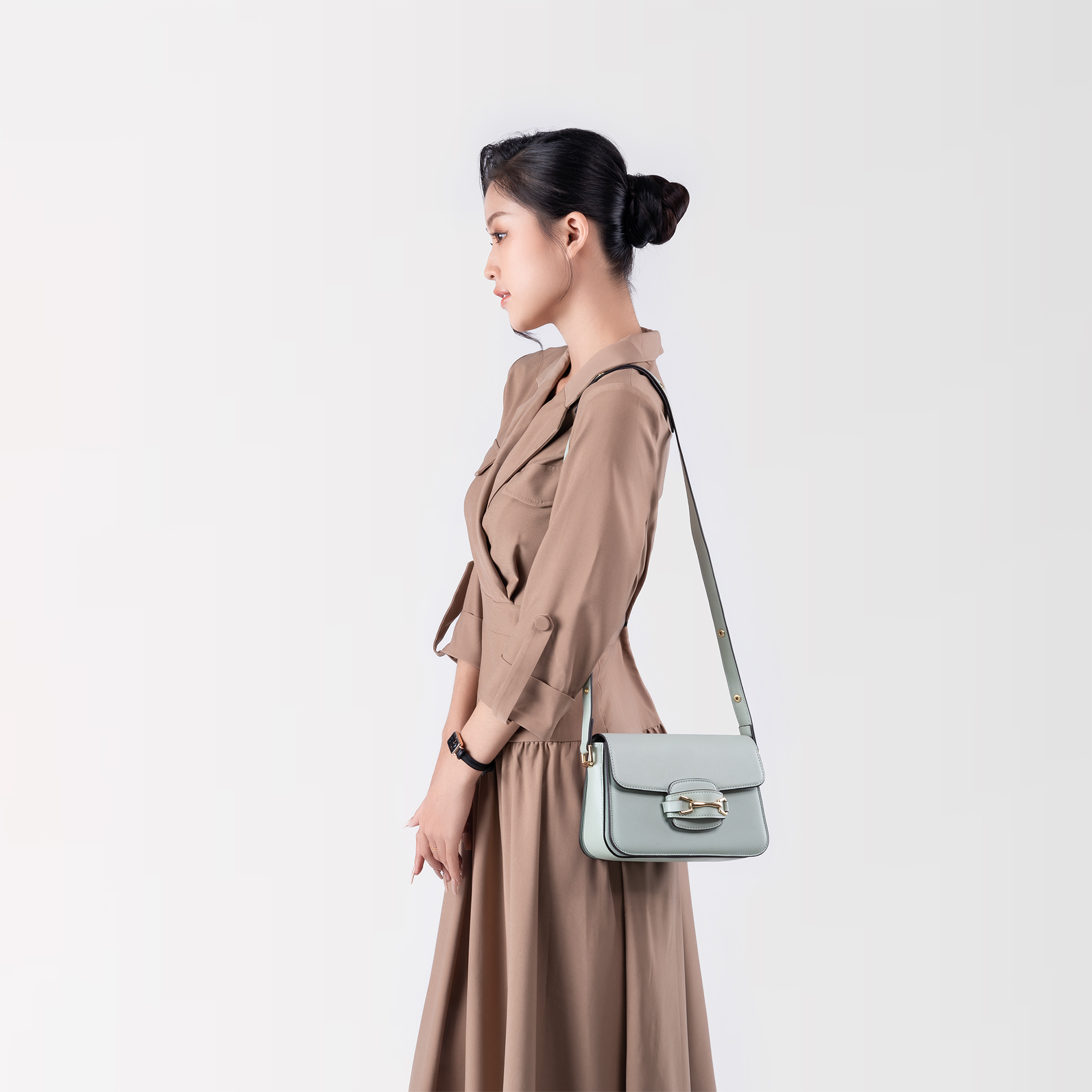 Túi đeo chéo da nữ khóa kiểu Yuumy Seasand YN151