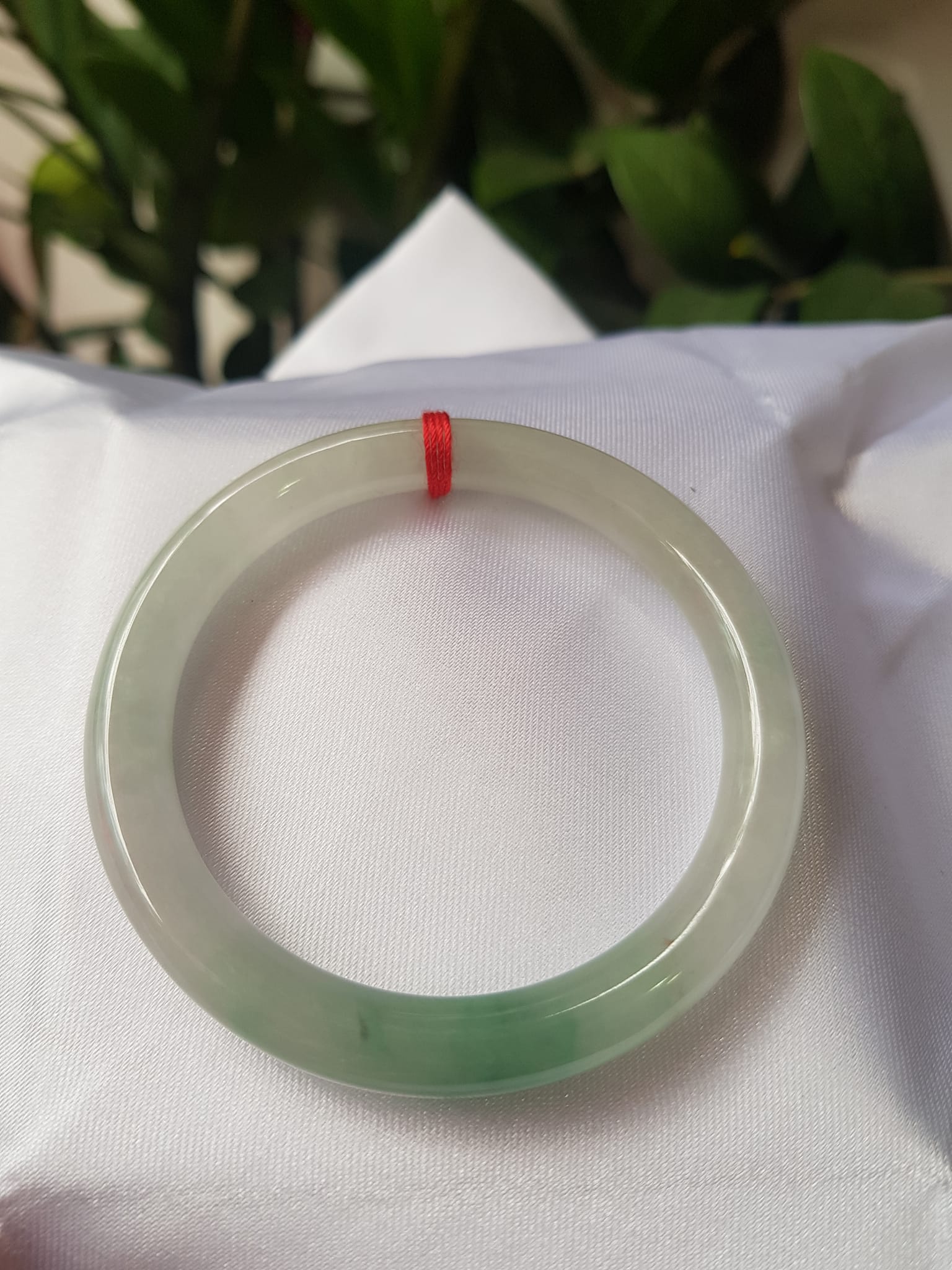 Vòng cẩm thạch Ngọc Đẹp Lý A SỊN 50mm x 7mm Chất liệu đá tự nhiên màu xanh ngọc bóng điểm xanh lý vân đậm tự nhiên bóng đẹp Nữ 50kg - 56kg ạ