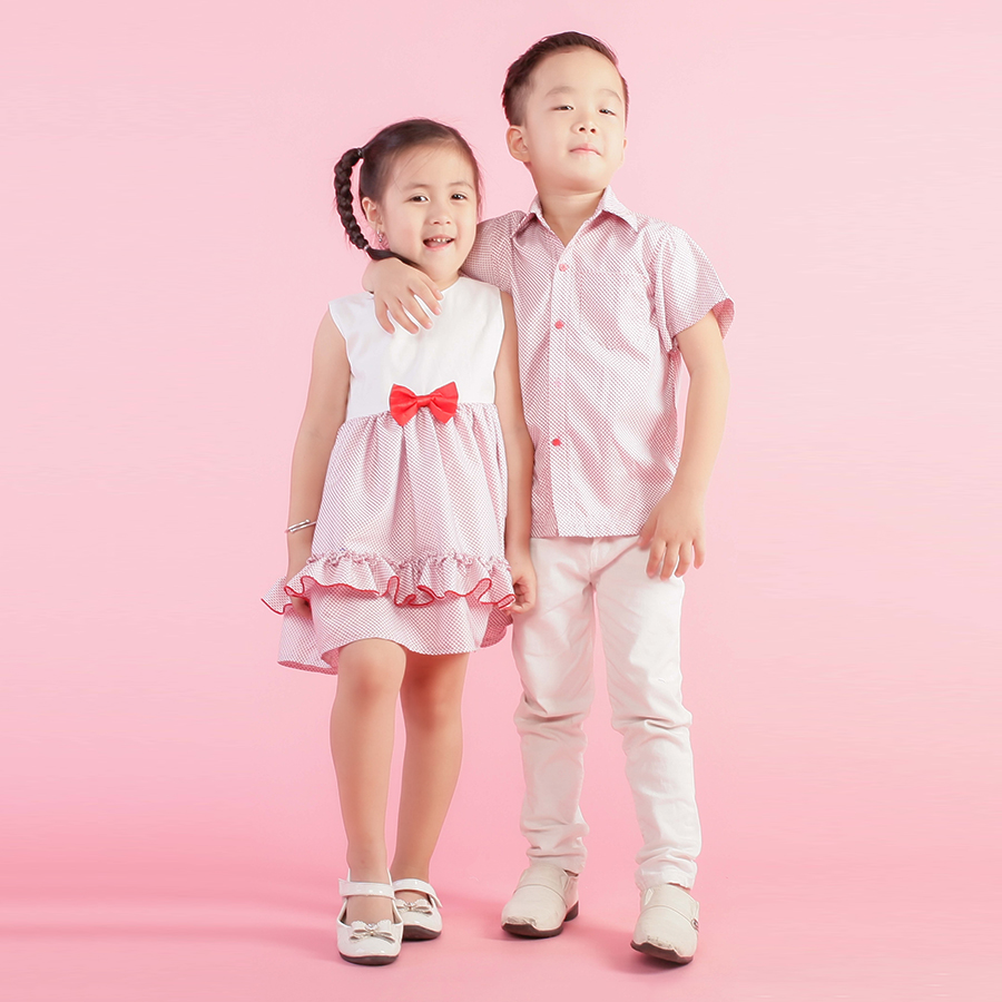 Áo Sơ Mi Tay Ngắn Bé Trai Chấm Đỏ Nút Đỏ Ugether Ukid129
