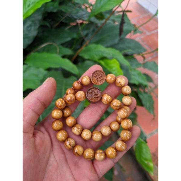 Vòng lắc tay nữ người lớn gỗ dâu tằm loại hạt 10 ly charm chữ vạn