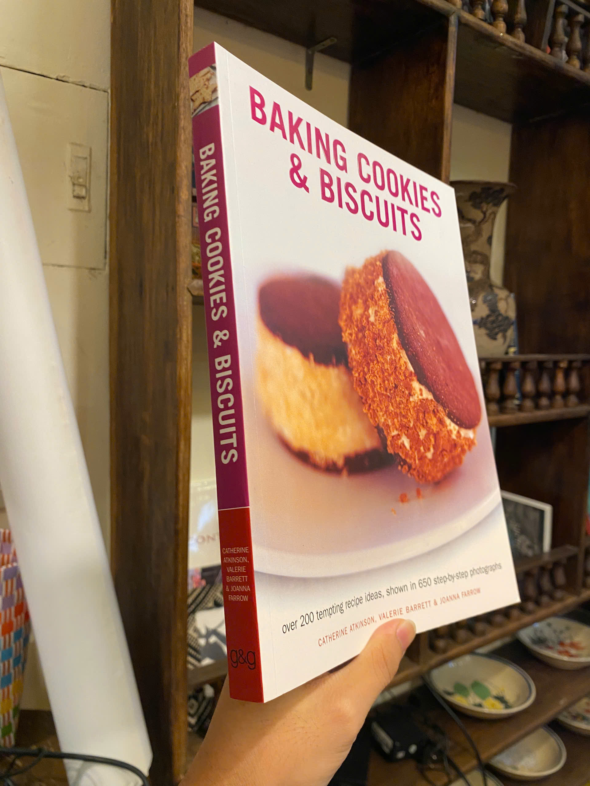 Sách - Baking Cookies &amp; Biscuits by Catherine Atkinson - Dạy nấu ăn tiếng Anh/Cookbook in English