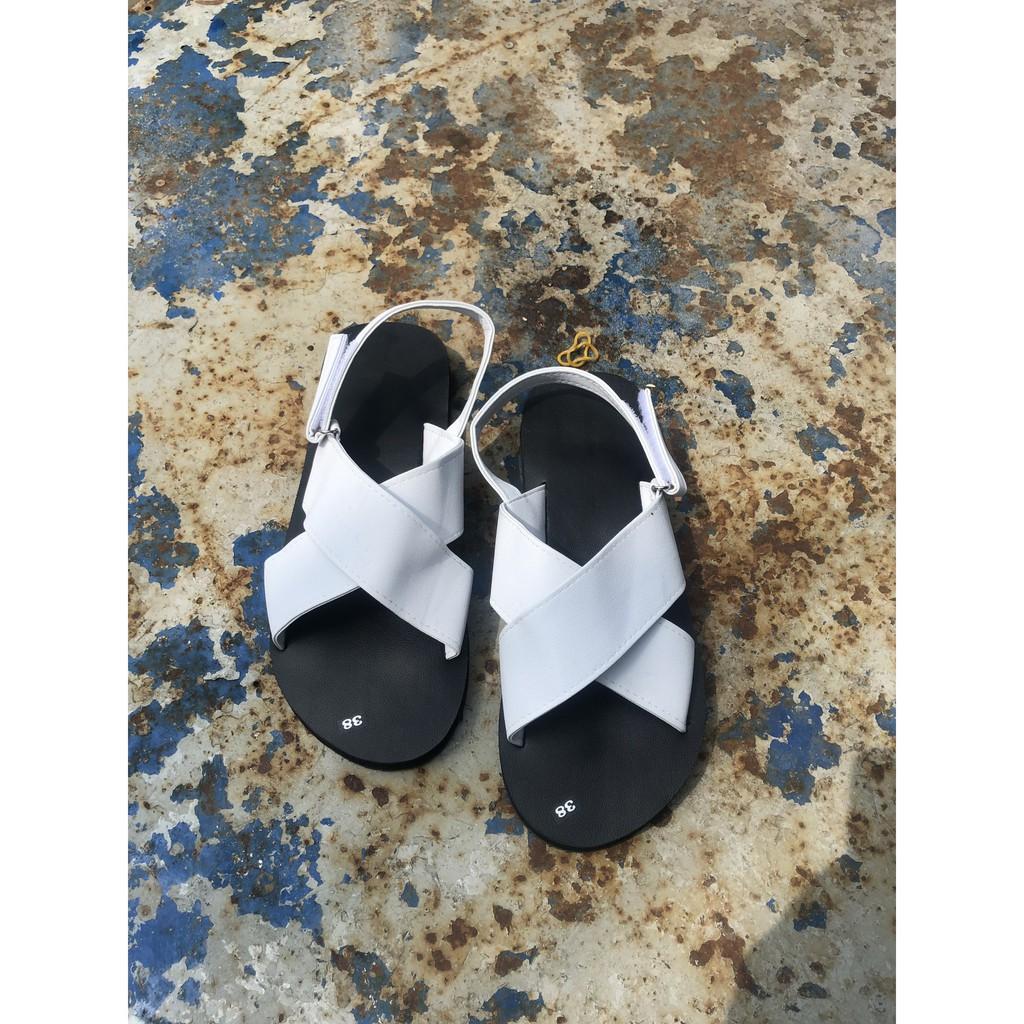 Sandal đồng nai dép sandal nữ ( đế đen quai hậu trắng ) size có từ 34 nữ đến 42 nữ đế và quai có đủ màu ib chọn thêm