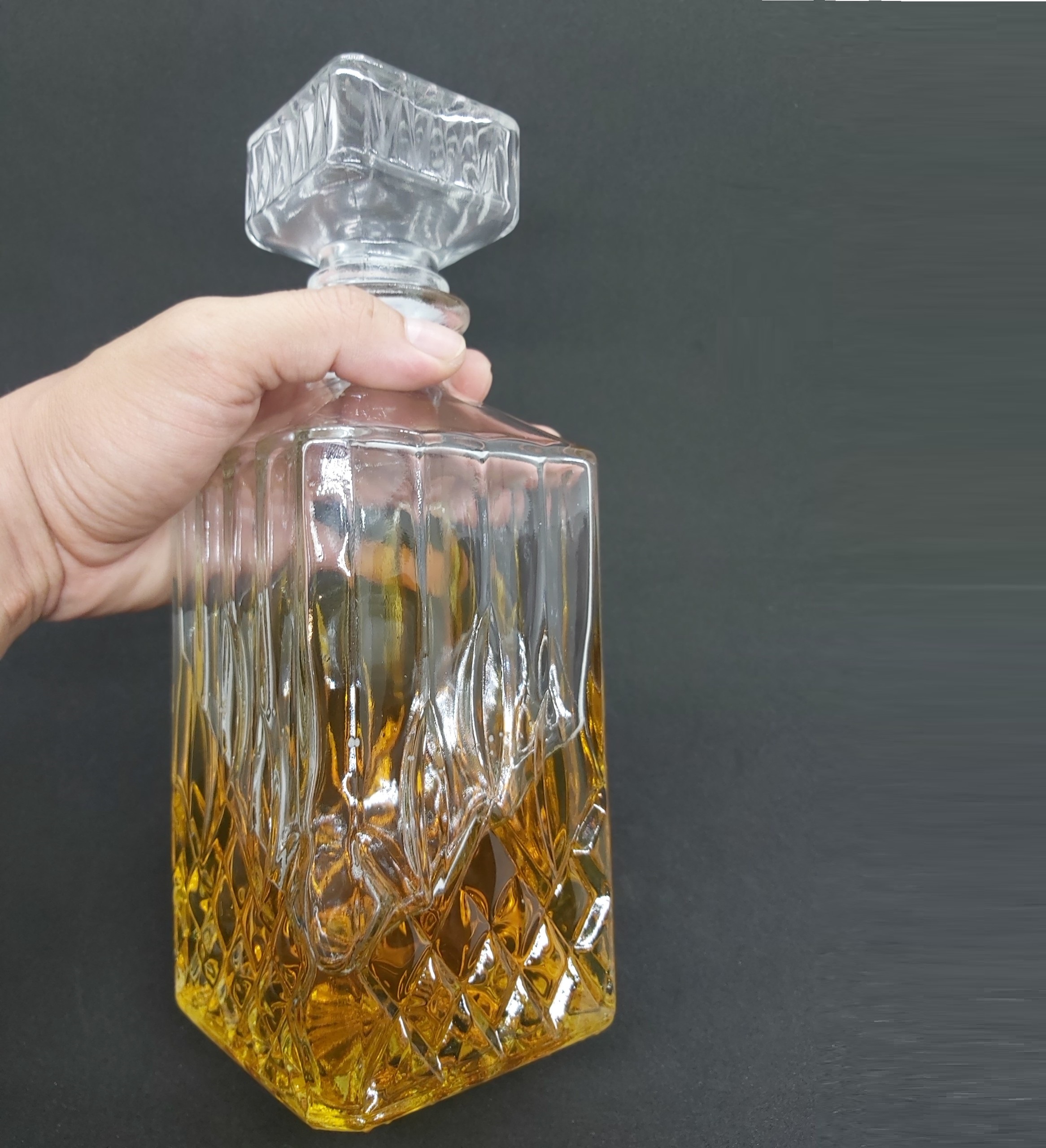 Combo 2 Chai Thủy Tinh cao cấp 1000ML - Mẫu Vuông MẮT DỨA chân và LÁ CỌ Nổi - sang trọng để trưng bày, tiếp khách