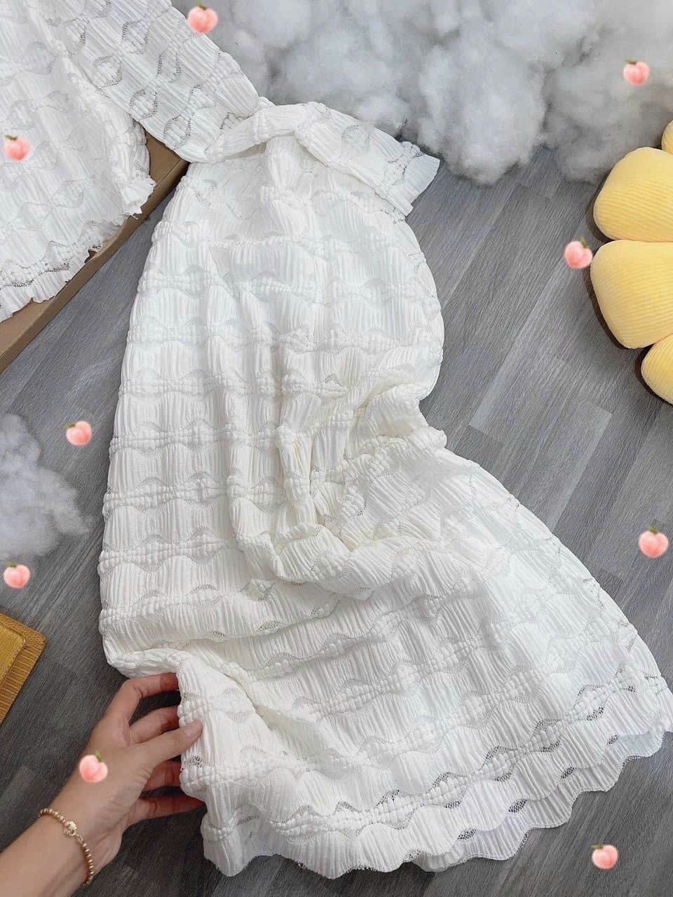 Set công sở áo dài tay và chân váy chữ A màu trắng thanh lịch