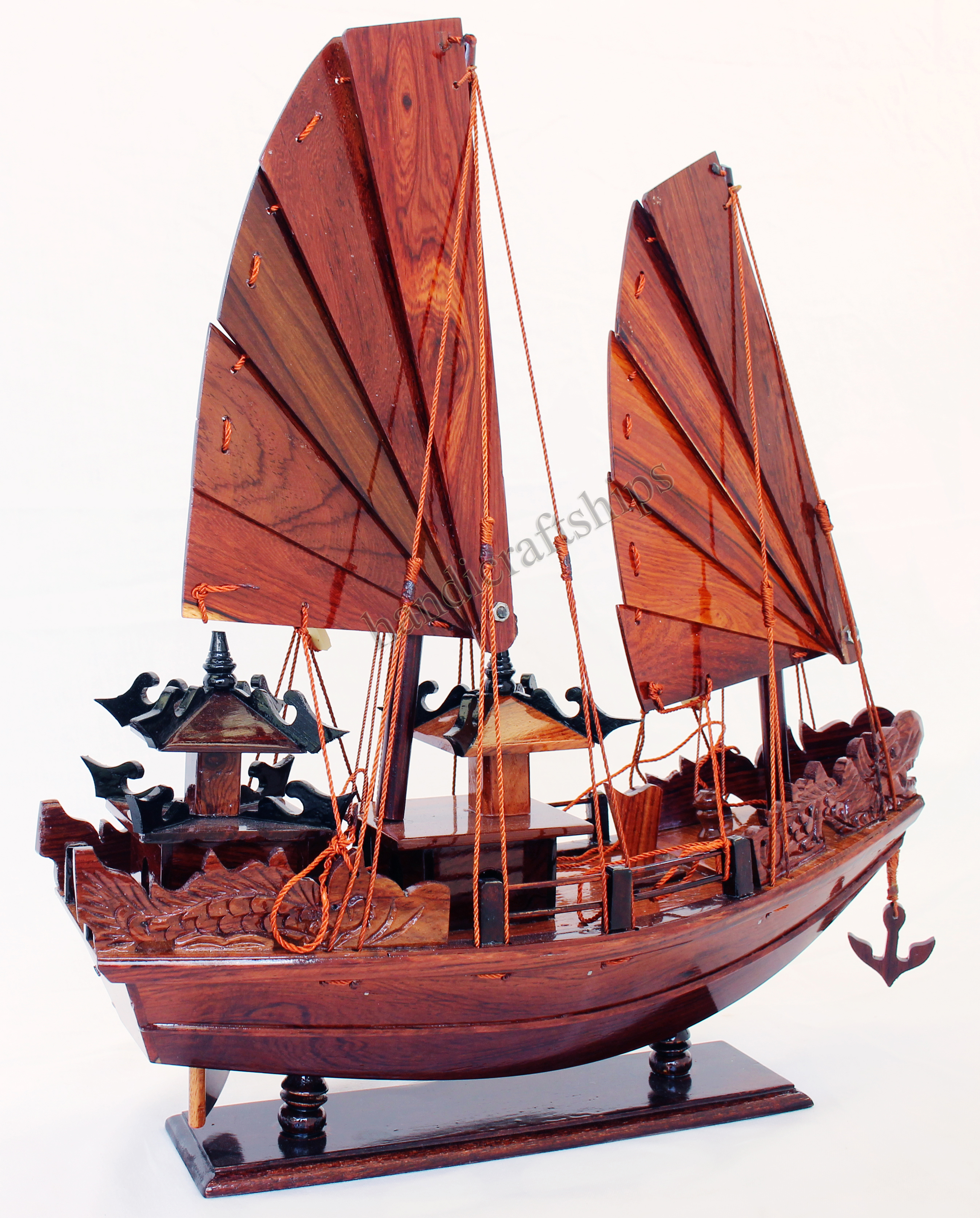 Thuyền gỗ trang trí