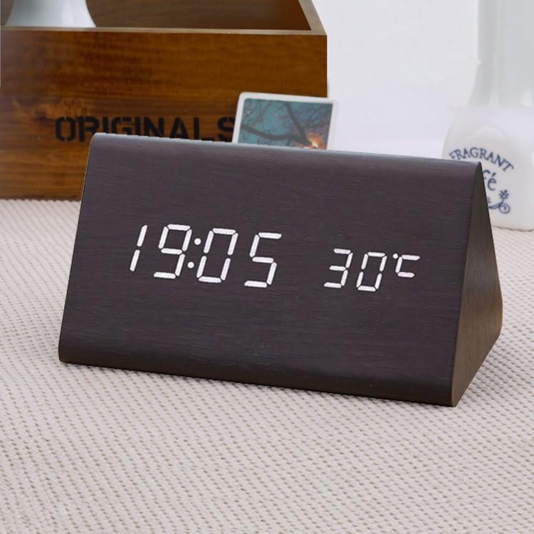 Đồng hồ đo nhiệt độ phòng điện tử bằng gỗ đèn led để bàn + Tặng pin + led trang trí