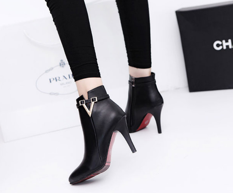 Giày bốt nữ cao gót 9 phân màu đen GN267