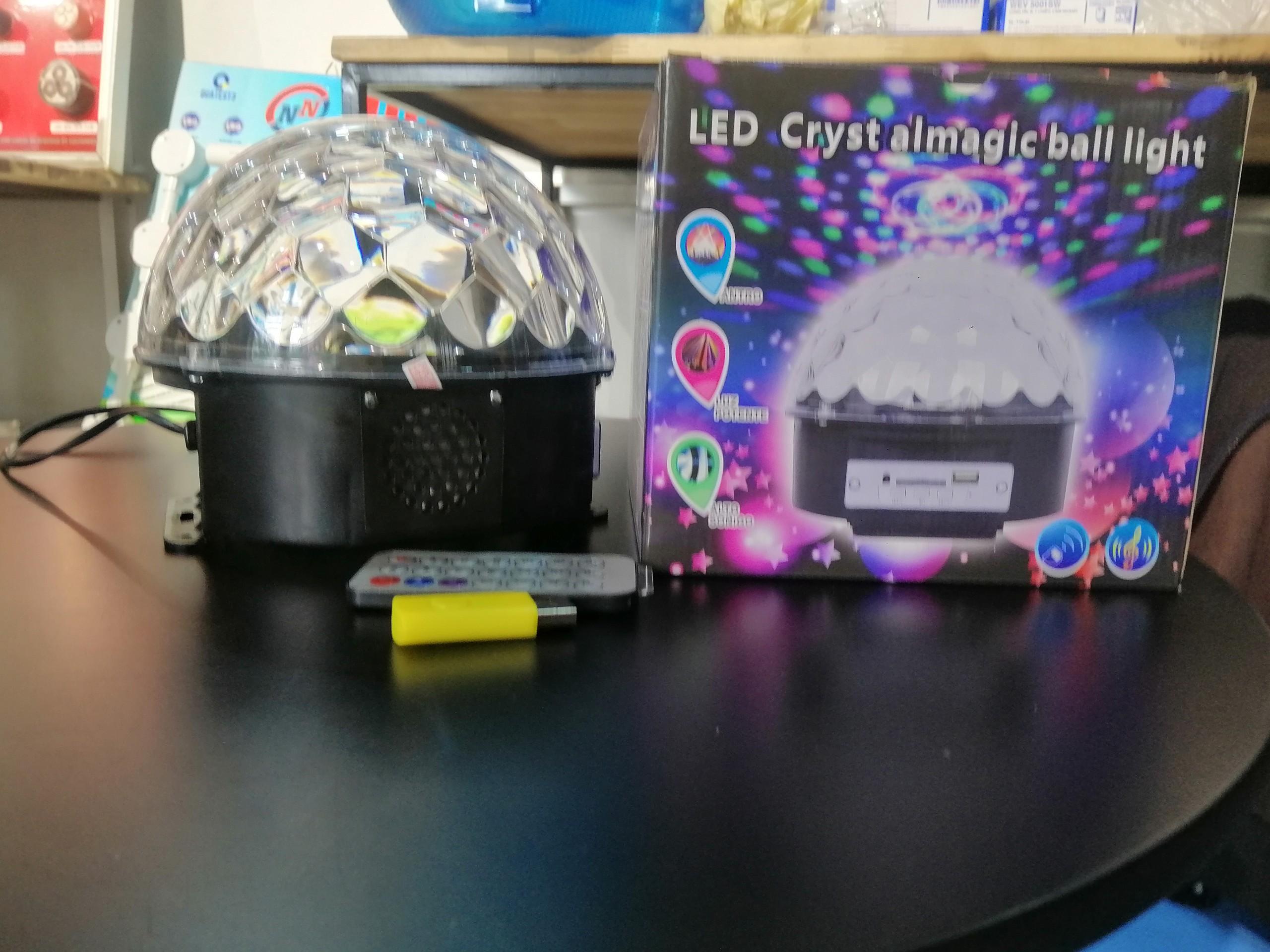 Đèn Led Cầu Quay Cảm Ứng Xoay Pha Lê 7 Màu Nhấp Nháy Theo Nhạc - Hàng Loại 1