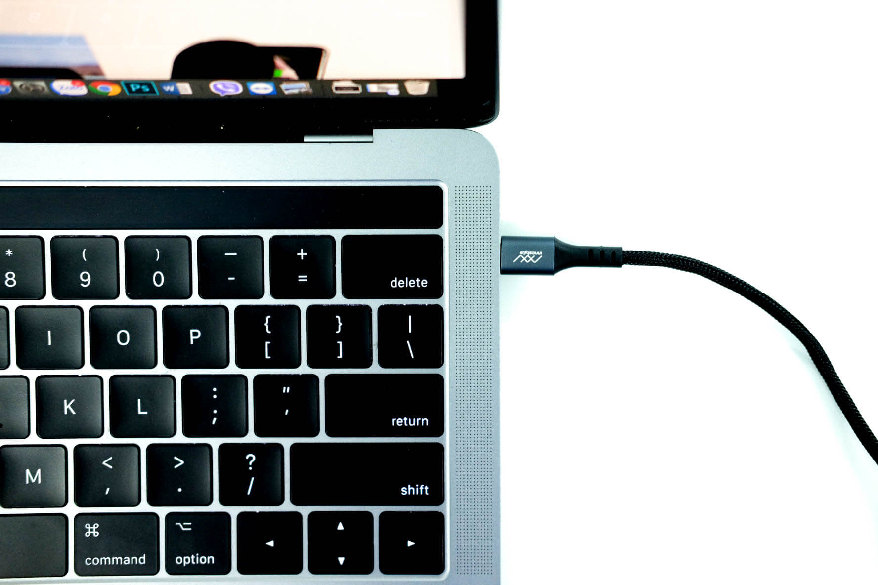 Cáp chuyển đôi INNOSTYLE DURAFLEX hai đầu USB Type-C 1.5M có hỗ trợ sạc nhanh 60W và truyền dữ liệu - Hàng Chính Hãng