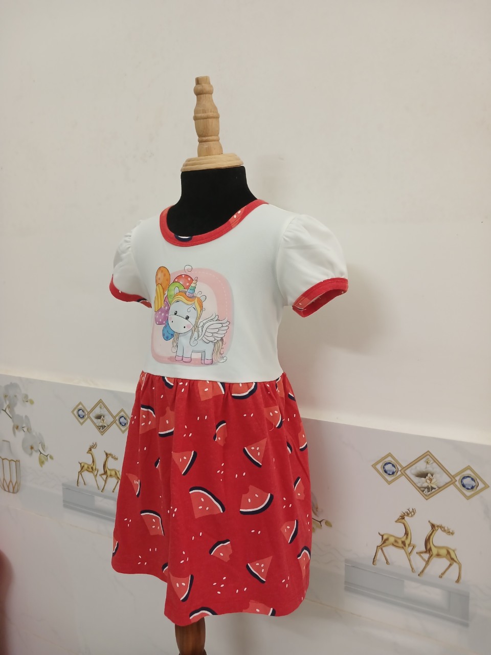 ĐẦM BÉ GÁI IN PONY TÙNG XÒE PHỐI TRẮNG - HV DƯA HẤU
