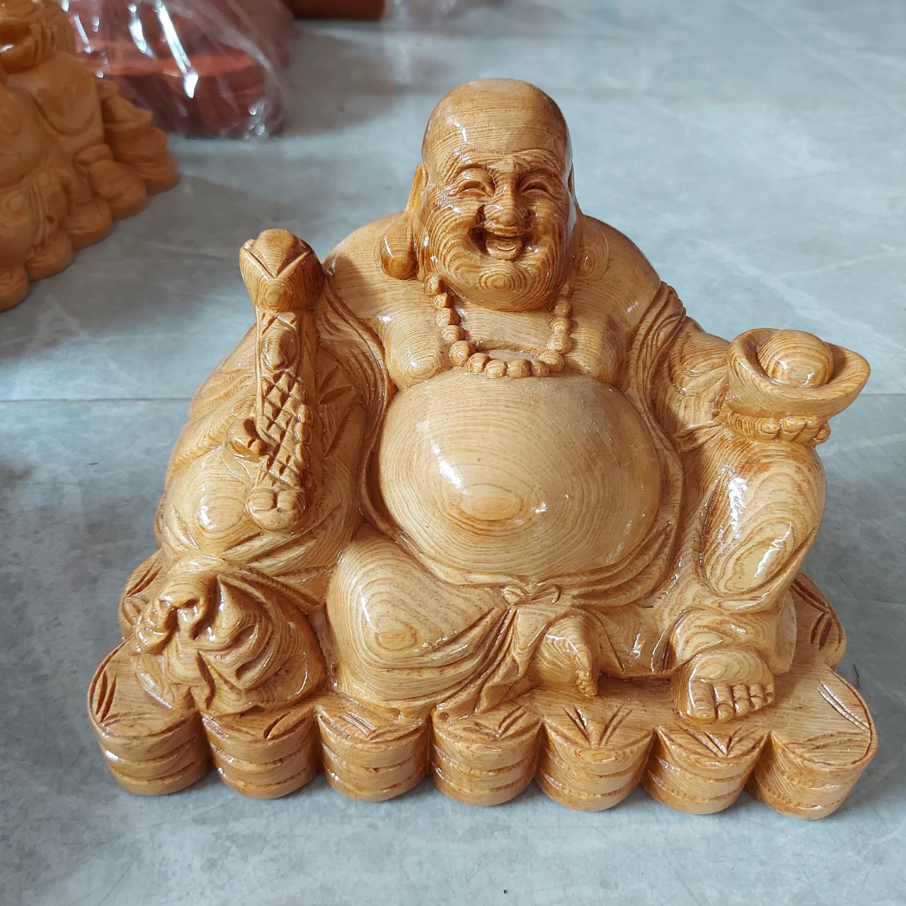 Tượng phật di lặc ngồi gỗ pomu ngang 25cm