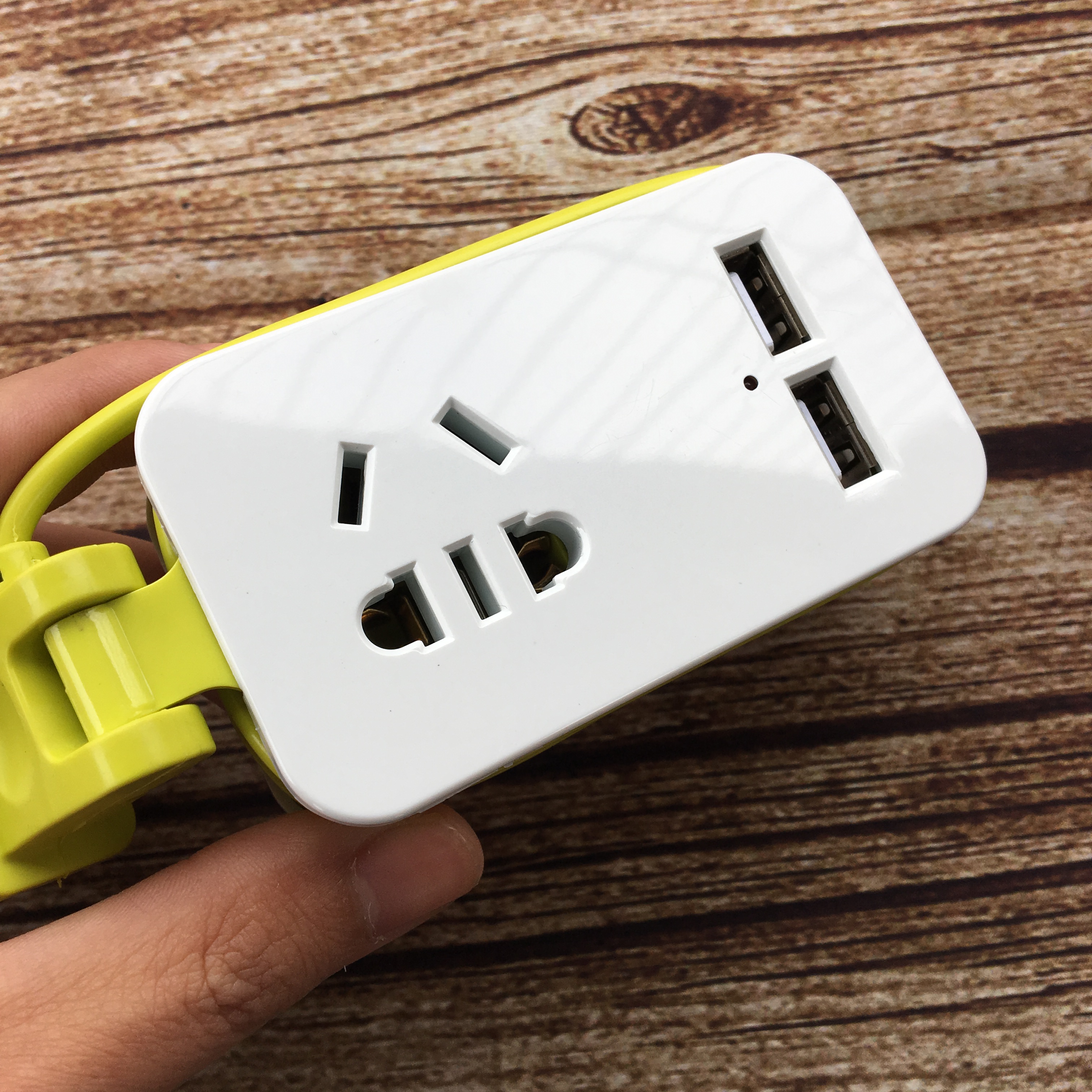 Ổ cắm điện mini tiện dụng kèm 2 cổng USB sạc điện thoại DRU - Hàng Chính Hãng