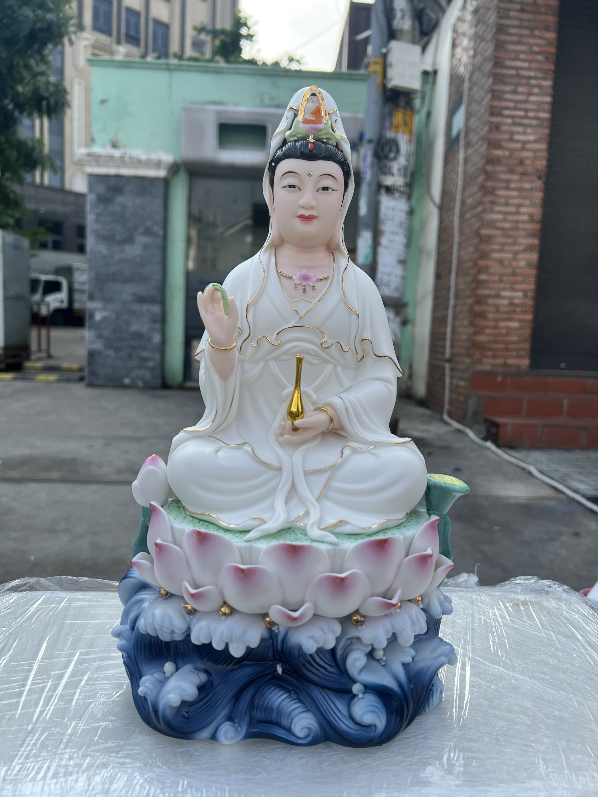 Tượng Quan Âm sứ cao cấp đức hóa đế xanh cao 32cm
