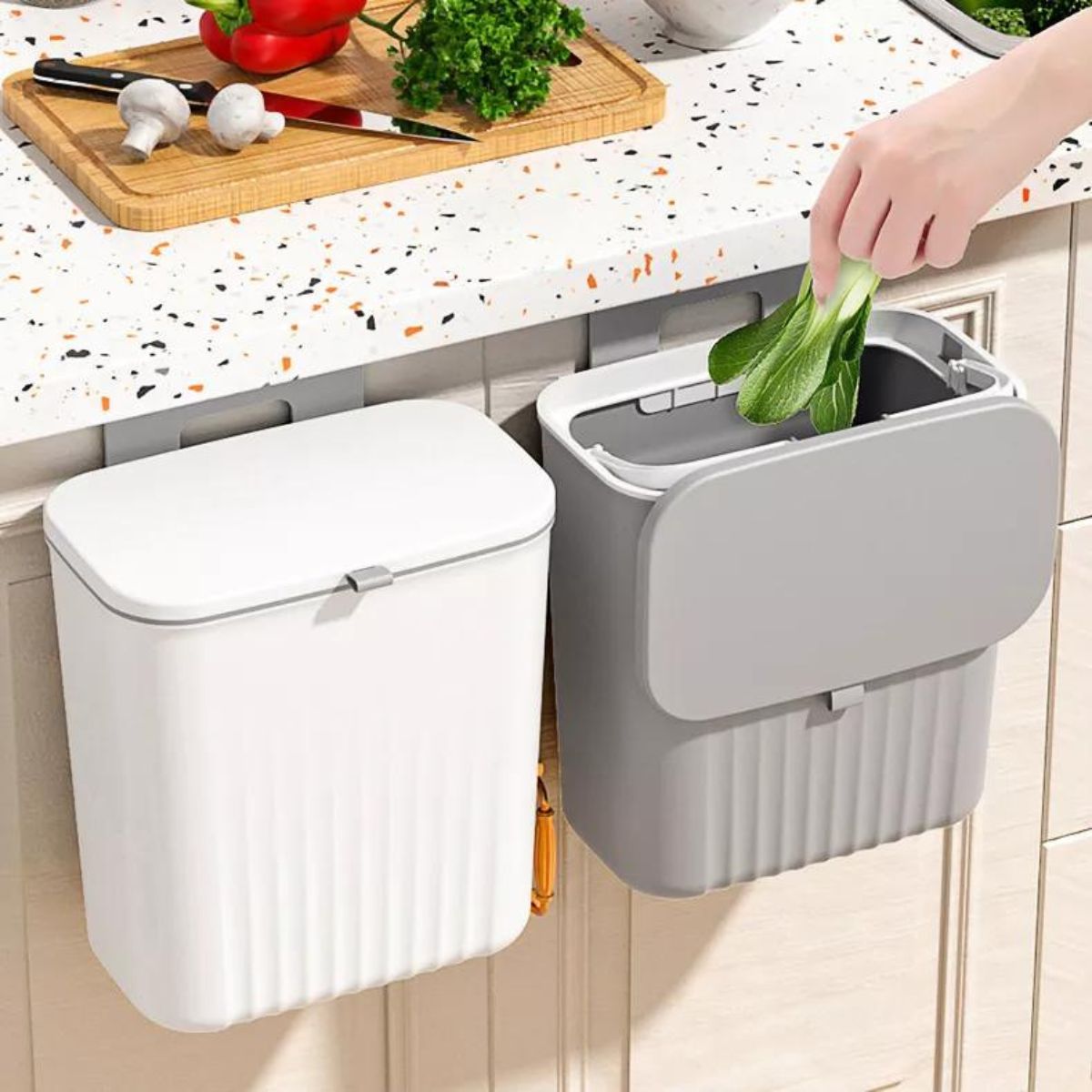 Thùng rác treo tủ bếp nhà tắm 9L, có nắp thông minh, móc cài hoặc dán tường