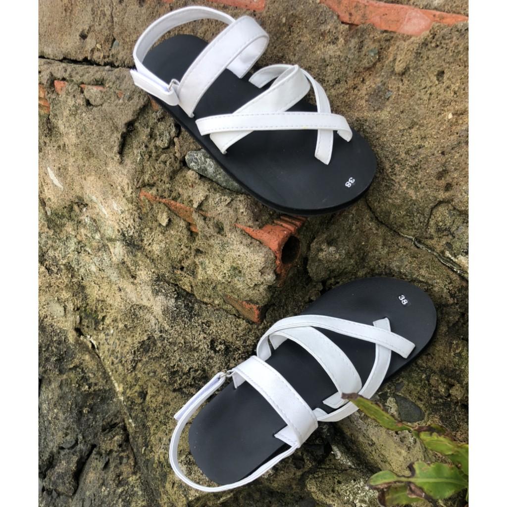 Sandal nam nữ đế đen quai trắng size từ 35 nữ đến 42 nam size khác nhắn tin chọn thêm
