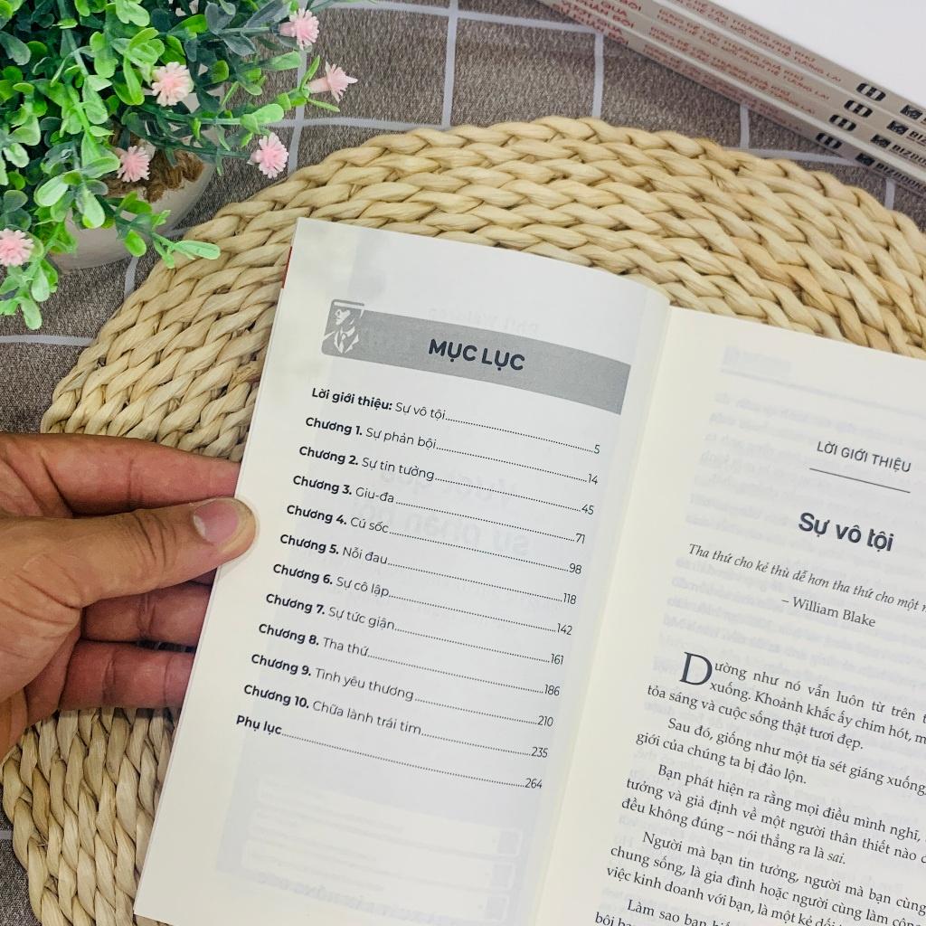 Vượt Qua Sự Phản Bội: Đừng Để Tổn Thương Quá Khứ Hạn Chế Các Mối Quan Hệ Tương Lai - Bản Quyền