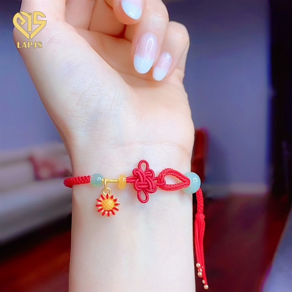 Vòng tay chỉ đỏ charm vàng phối ngọc HBL-3847 | Trang sức PJS
