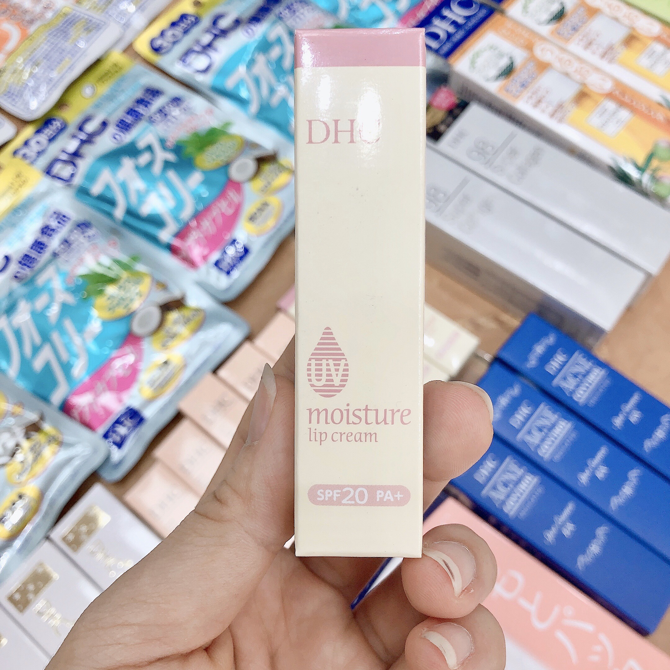 Son Dưỡng Chống Nắng DHC UV Moisture Lip Cream 1.5g cung cấp độ ẩm