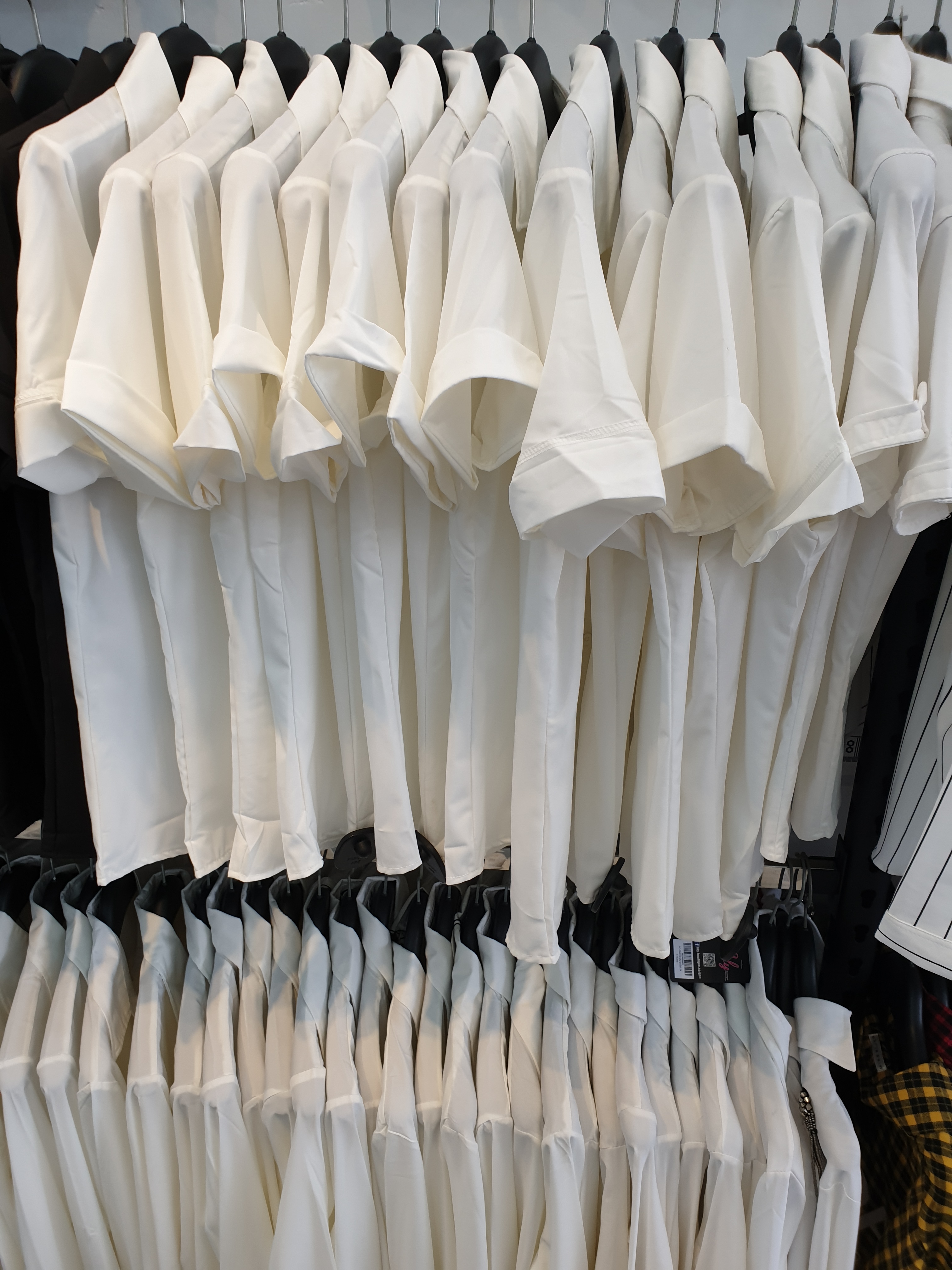 ÁO SƠ MI TRẮNG TAY NGẮN