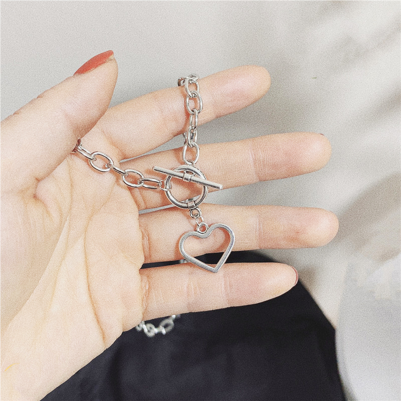 Vòng cổ trái tim titan choker kim loại basic