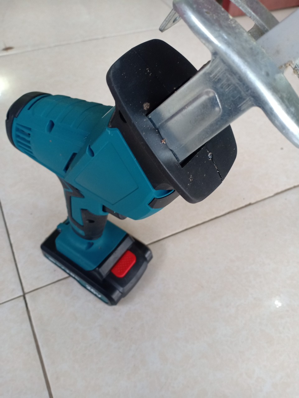 Máy cưa kiếm dùng pin 150mm