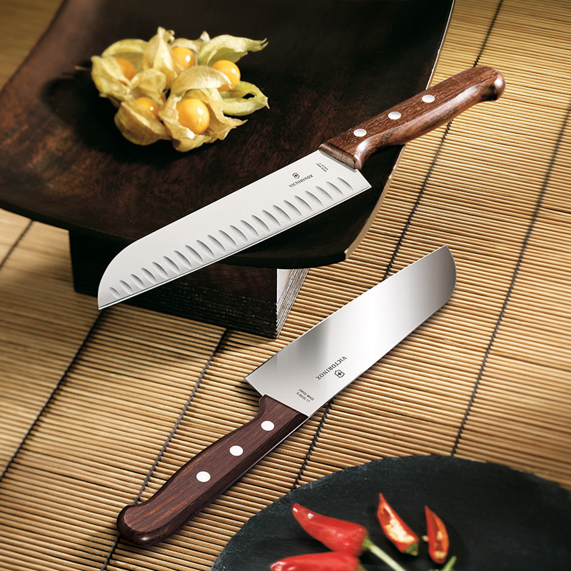 Dao Bếp Cao Cấp VICTORINOX Santoku Cạnh Thẳng Cán Gỗ Hồng Mộc 17cm