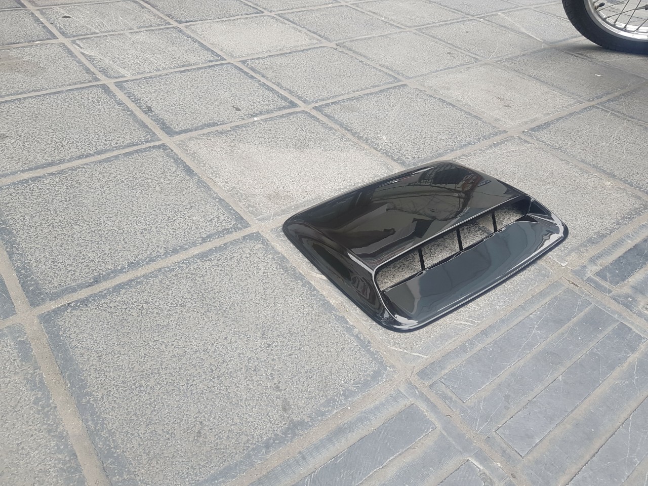 Ốp giả hốc gió,lướt gió thể thao trên nắp capo dùng chung cho mọi loại xe sedan,hatchback,suv...