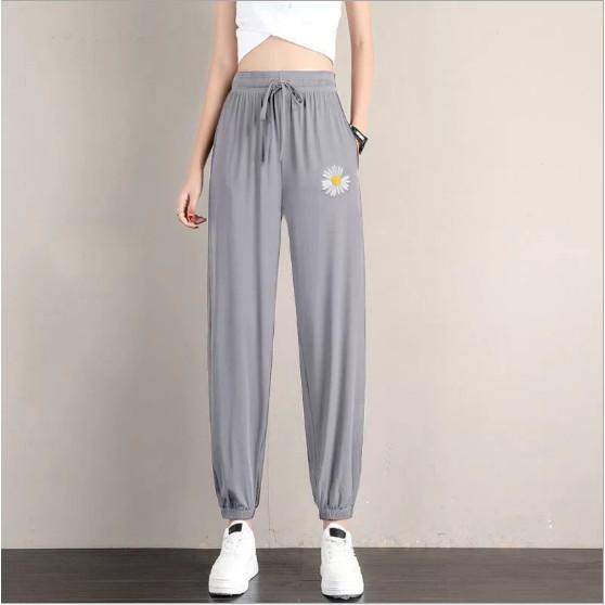 Quần jogger nữ bo gấu thêu hoa cúc chất thun tăm nhẹ, mềm mịn