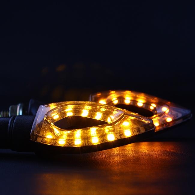 1 cặp đèn xi nhan 12 bóng LED chống nước thông dụng cho xe máy