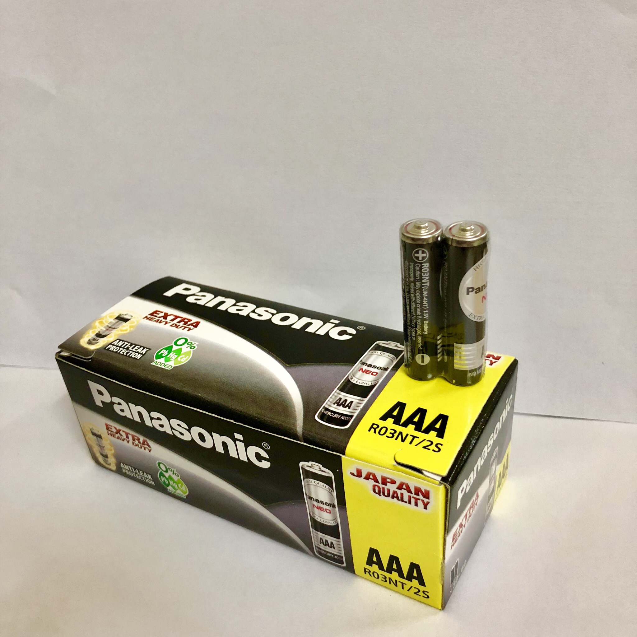 Hộp gồm 30 vỉ pin đũa đen AAA NEO Panasonic R03NT/2S