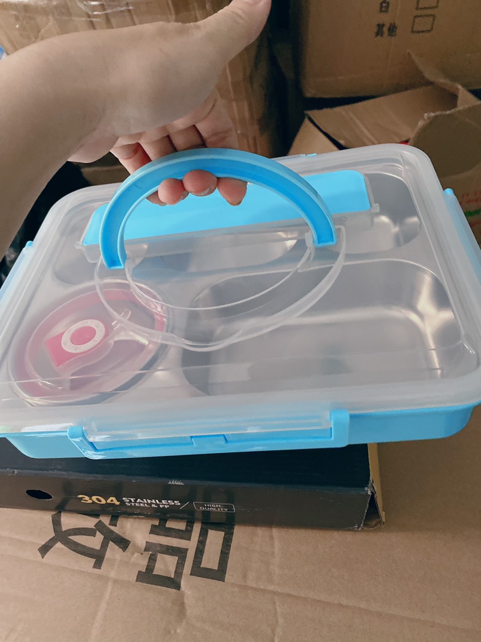 Hộp Cơm Văn Phòng Inox Bọc Nhựa 5 Ngăn Chịu Nhiệt Lò Vi Sóng Gọn Nhẹ Cao Cấp Kèm Bộ Thìa Đũa Inox