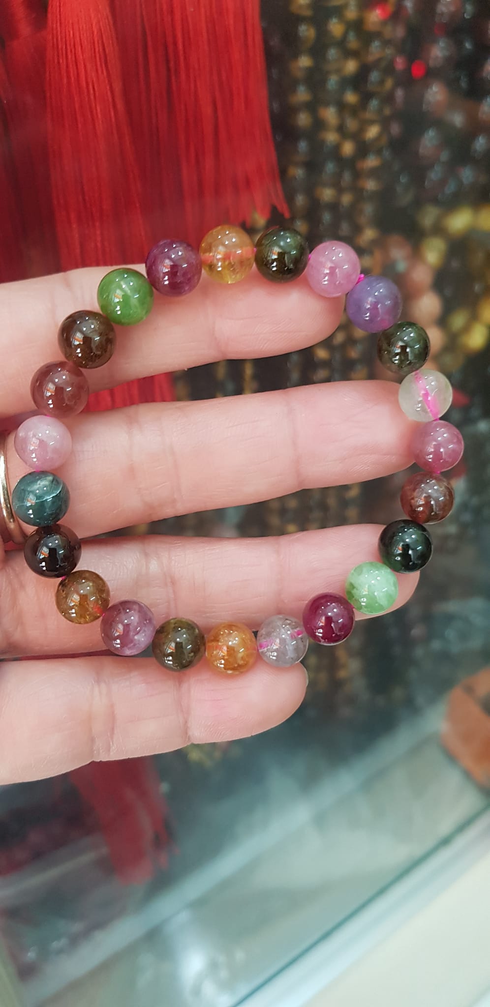 Vòng tay phong thuỷ may mắn đá tourmaline màu bóng đẹp lắm size hạt vòng 8mm đá tự nhiên đeo tốt sức khoẻ, may mắn, tốt cho công việc đeo lên tay bóng đẹp màu rất xinh đẹp ạ