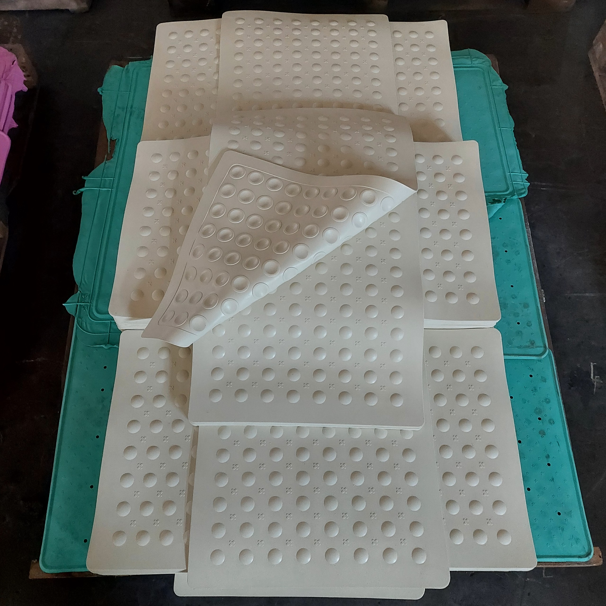 Thảm chống trơn trượt nhà tắm thảm cao su H831