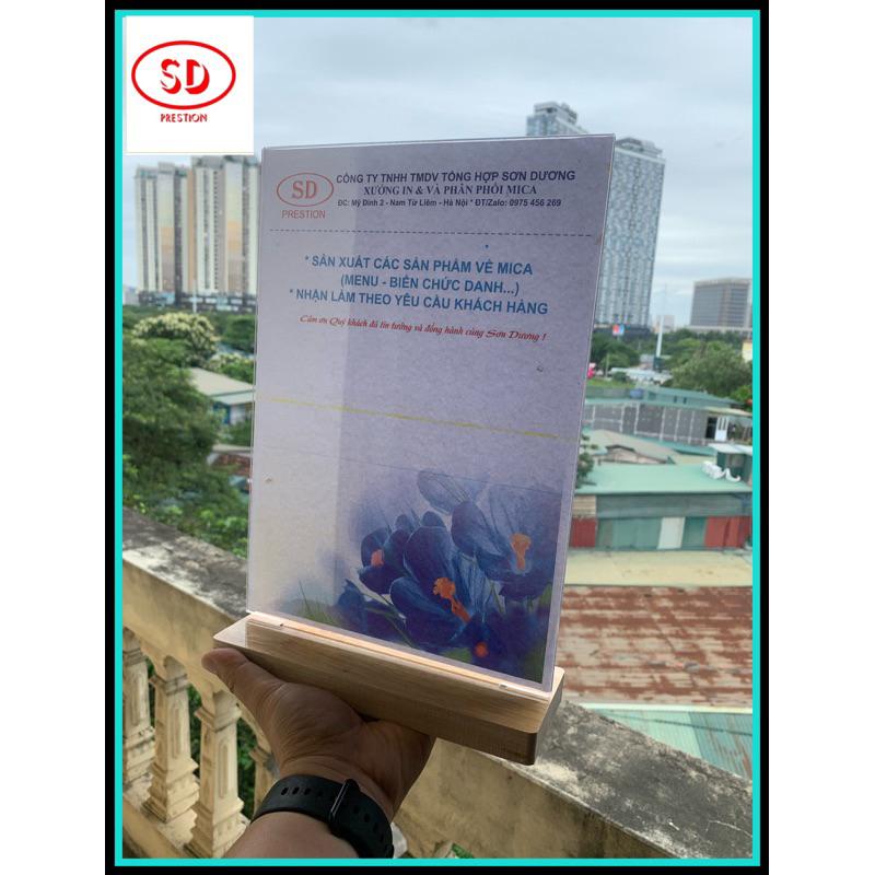 Menu mica A4 đế gỗ tự nhiên cho nhà hàng, văn phòng, doanh nghiệp.