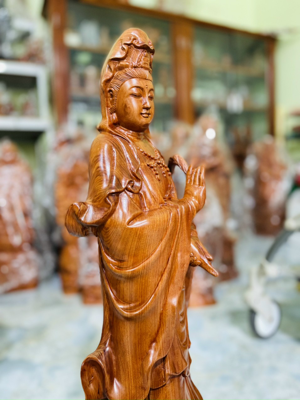 Tượng phật bà quan âm bồ tát bằng gỗ hương đá liền khối kt cao 70×20cm