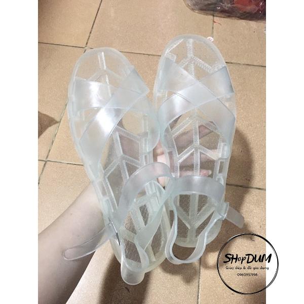Dép nhựa trắng quai hậu Tiền Phong ngày xưa