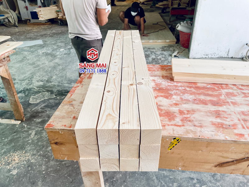 Thanh gỗ thông vuông 6cm x 6cm x dài 120cm + láng mịn 4 mặt