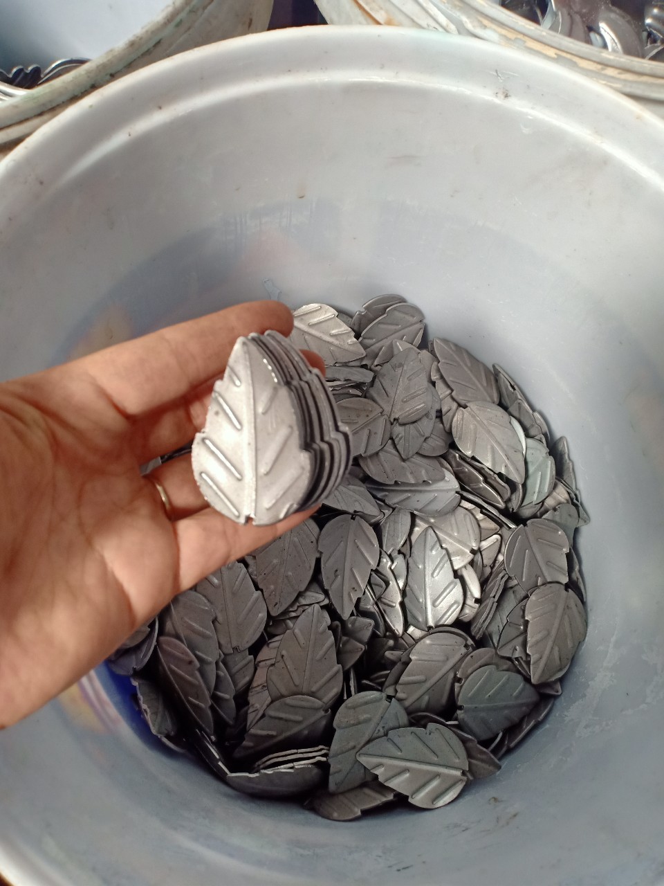 Phụ Kiện Sắt Lá Mai