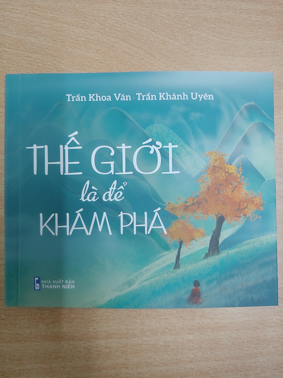 Thế giới là để khám phá - Trần Văn Khoa, Trần Khánh Uyên