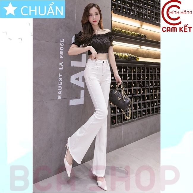 Quần jean nữ ống loe dáng dài QRO86 ROSATA tại BCASHOP lưng cao 1 nút, túi ngang, phom chuẩn, chất liệu jean cao cấp - màu trắng kem