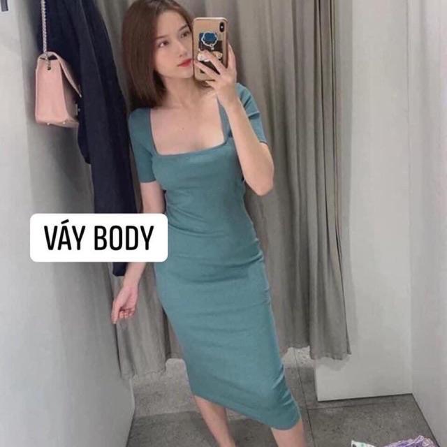 Váy ôm body cổ vuông