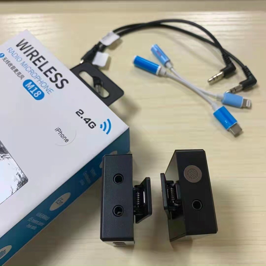 Micro cài áo Wireless GO M18 - Mic thu âm không dây cao cấp - Điều chỉnh được echo, vol - Tích hợp cổng cắm tai nghe, cổng cắm mic thêm - Dành cho điện thoại, máy ảnh, Máy quay, DSLR - Tặng kèm jack chuyển lightning, Type C ra 3.5mm