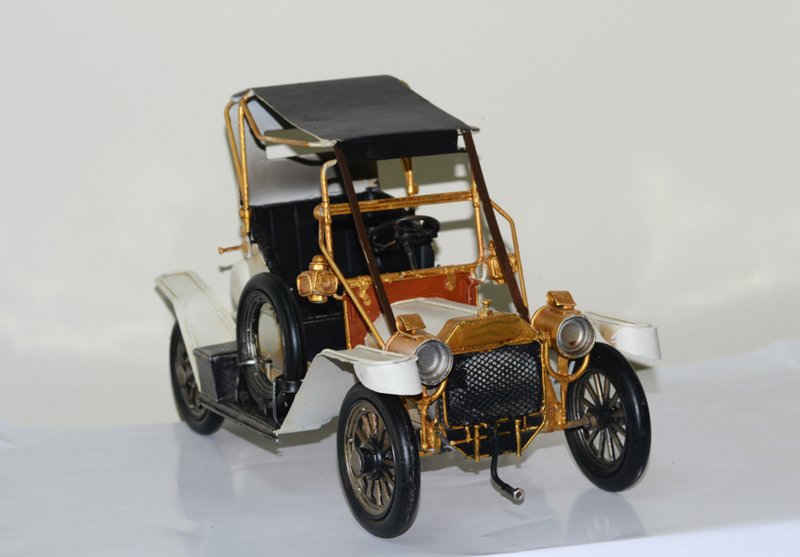 Mô hình xe hơi, xe ô tô cổ Châu Âu kim loại trưng bày/ Vintage Metal Car Handmade Decoration (1904E-7781)