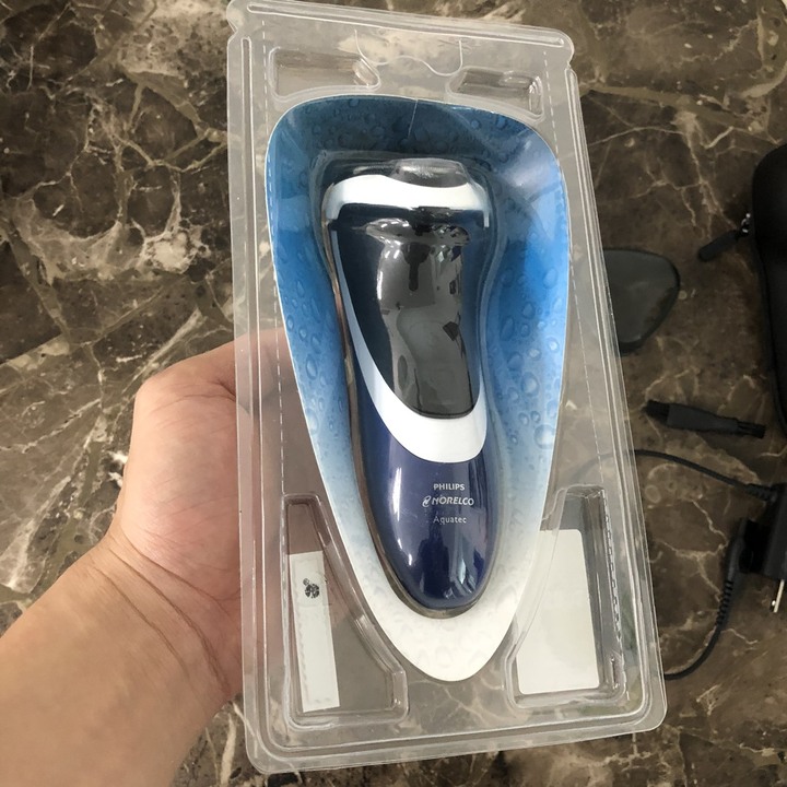 Máy cạo râu khô và ướt cao cấp Philips Norelco PT724/41 tích hợp hệ thống lưỡi cạo Super Lift & Cut, đầu Flex & Float điều chỉnh theo đường cong khuân mặt và cổ - Hàng Nhập Khẩu