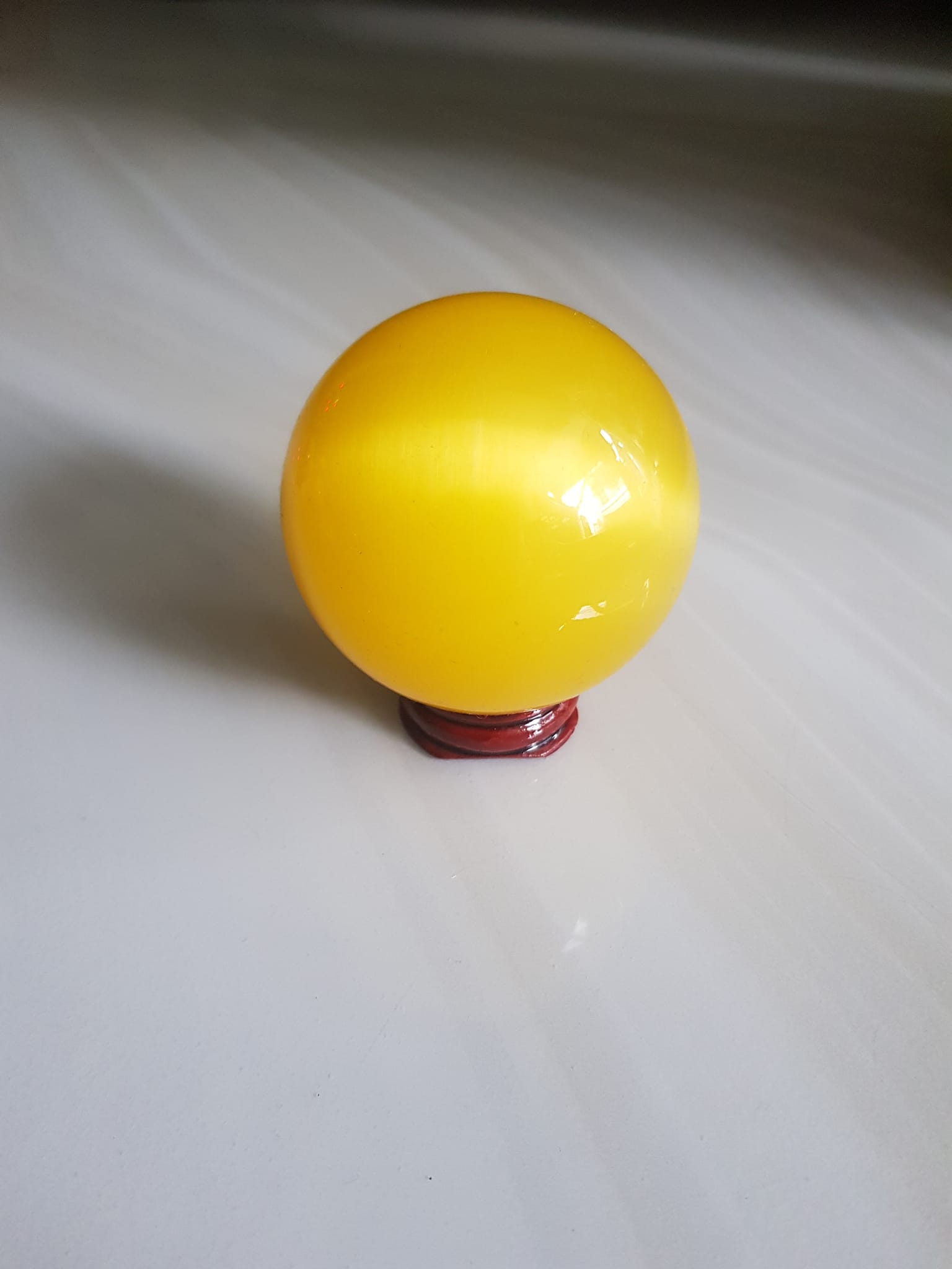 Trái Bi VÀNG ANH TƯƠI nhỏ vừa đá mắt mèo ánh cao 8cm x đk 6cm đế gỗ may mắn để bàn làm việc may mắn tài lộc hợp mệnh KIM, mệnh thổ, mệnh THỦY ạ