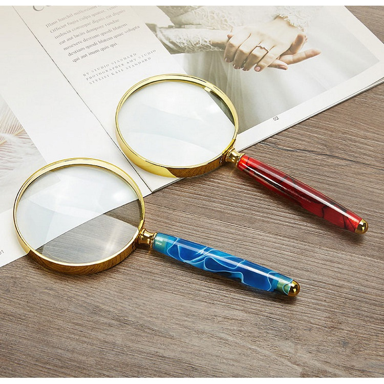Kính Lúp 6X Cầm Tay 82mm - 01 CHIẾC GIAO MÀU NGẪU NHIÊN