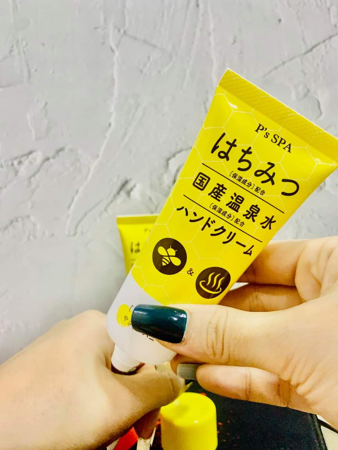 Kem Cấp Ẩm Dưỡng Da Tay Cosme Station P's Spa Honey Hand Cream Chiết Xuất Mật Ong Và Nước Onsen (Tuýp 60g)