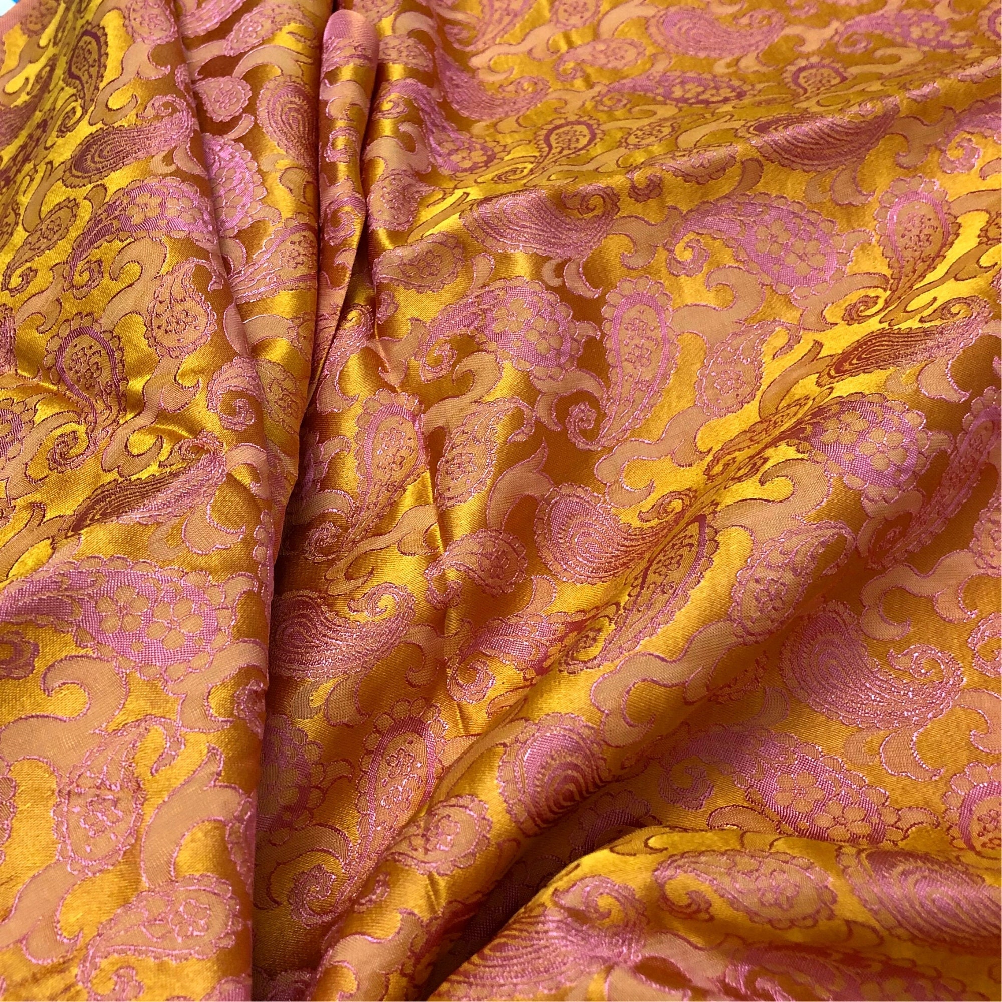 Vải Lụa Tơ Tằm hoa văn đuôi công màu vàng đồng may áo dài, mềm#mượt#mịn, dệt thủ công, khổ vải 90cm