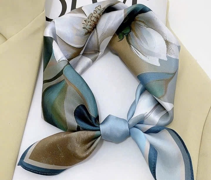 KHĂN QUÀNG CỔ LỤA HÌNH VUÔNG SANG TRỌNG THỜI TRANG MÃ 03