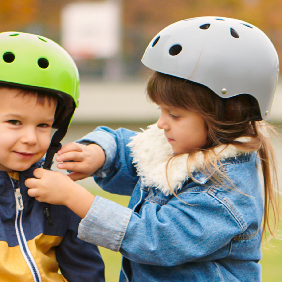 NÓN BẢO VỆ ĐẦU CHO BÉ KHI CHƠI THỂ THAO HELMET - KINDERKRAFT